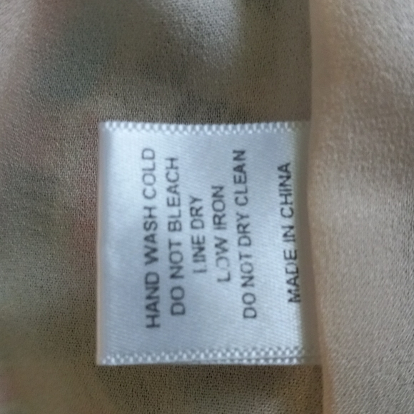 Chandi & Lia Sz Med, Faux Wrap Style midi Abstract Dress with Pockets - Picture 8 of 8